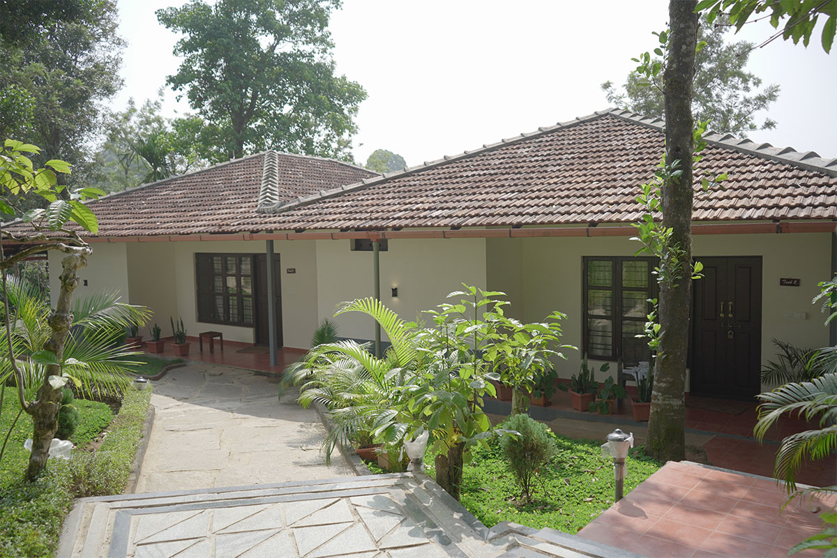 TEAK WOOD : Spacious Individual Luxury Cottage